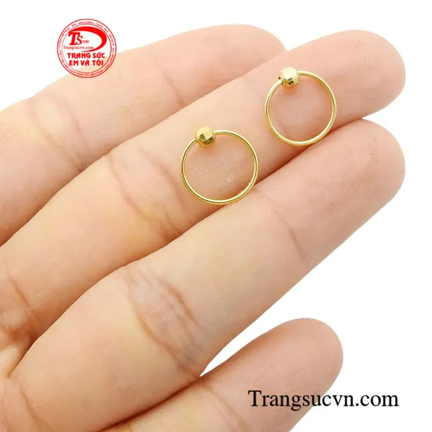 Bông tai vàng tây trong bao bì giao hàng chuyên nghiệp