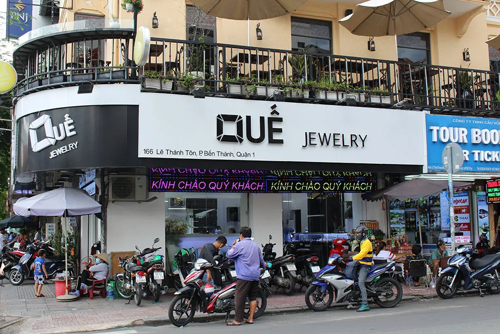 Cửa hàng trang sức chuyên về kim cương và đá quý