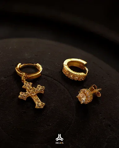 Khuyên tai vàng với thiết kế tinh tế