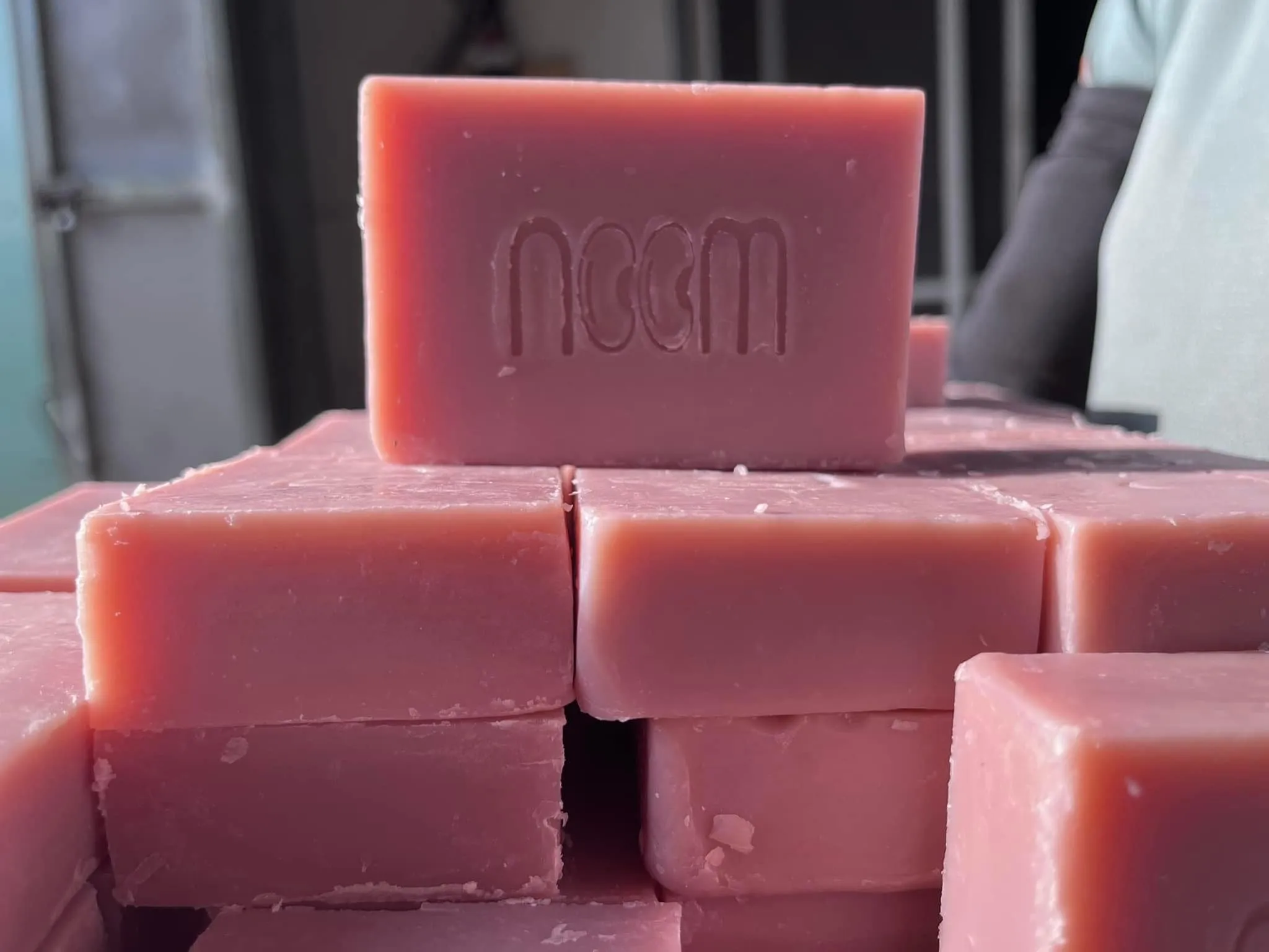 Màu sắc đặc trưng của xà bông dầu mù u nguyên chất