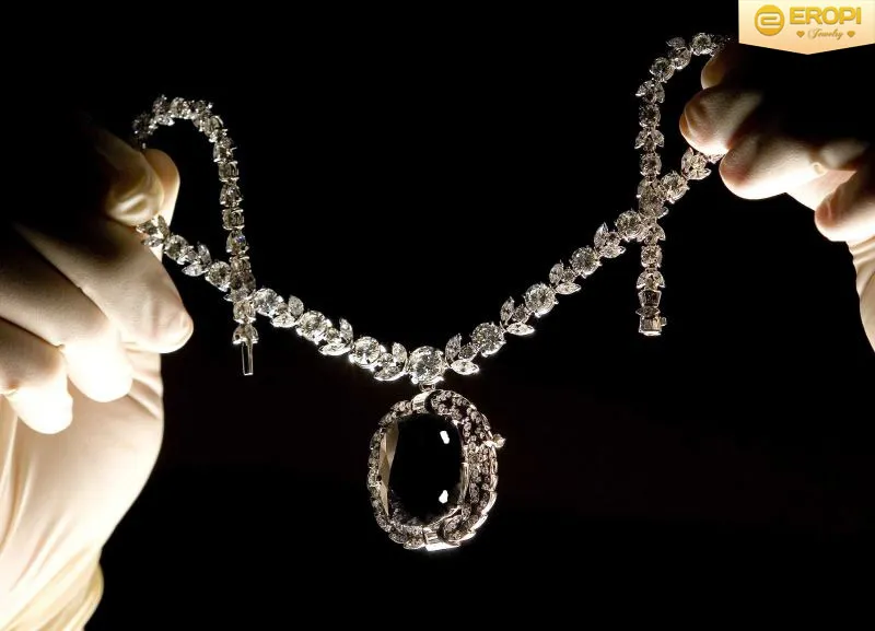 Kim cương đen sở hữu nguồn năng lượng mạnh mẽ từ vũ trụ