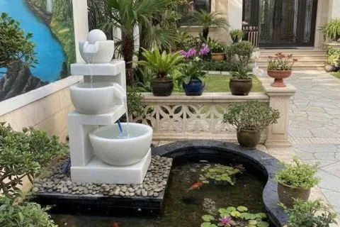 Tác phẩm đài phun nước bằng đá cẩm thạch được lắp đặt tại sân vườn