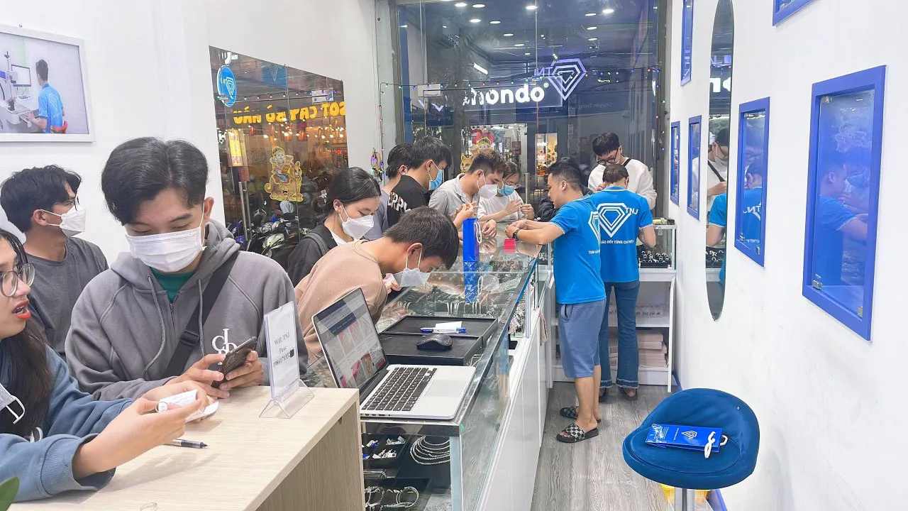 Cửa hàng TNJ tại Hà Nội