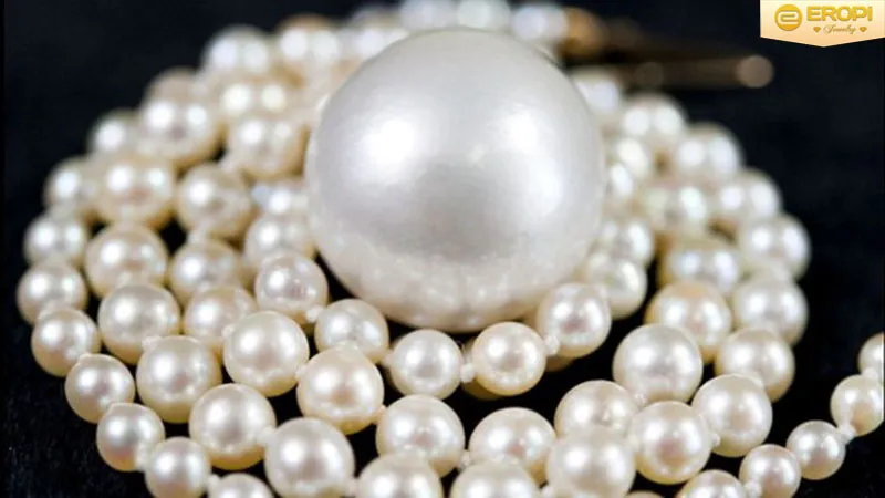 Viên kim cương trắng được mài giác tròn chuẩn 57 mặt phản chiếu ánh sáng rực rỡ