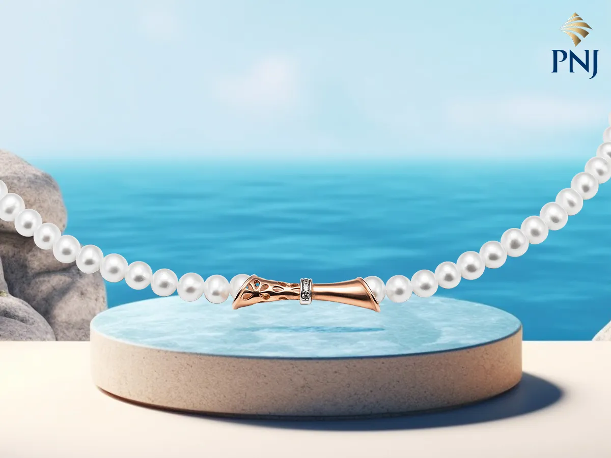 Nhẫn vàng 18K đính ngọc trai Akoya hình trái tim với đá phụ