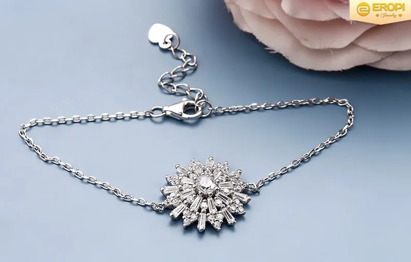 Lắc tay bạc xi bạch kim với thiết kế tinh tế