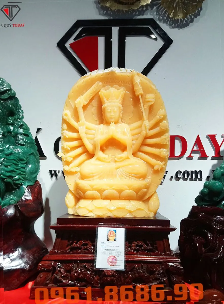 Tượng Phật Chuẩn Đề Bồ Tát bằng đá ngọc hoàng long