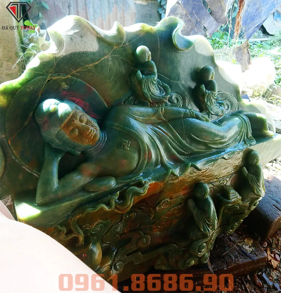 Tượng Phật A Di Đà bằng đá mã não xanh với sắc xanh đặc trưng