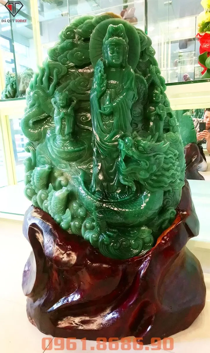 Tượng Phật Quan Âm cưỡi rồng bằng đá thạch anh xanh