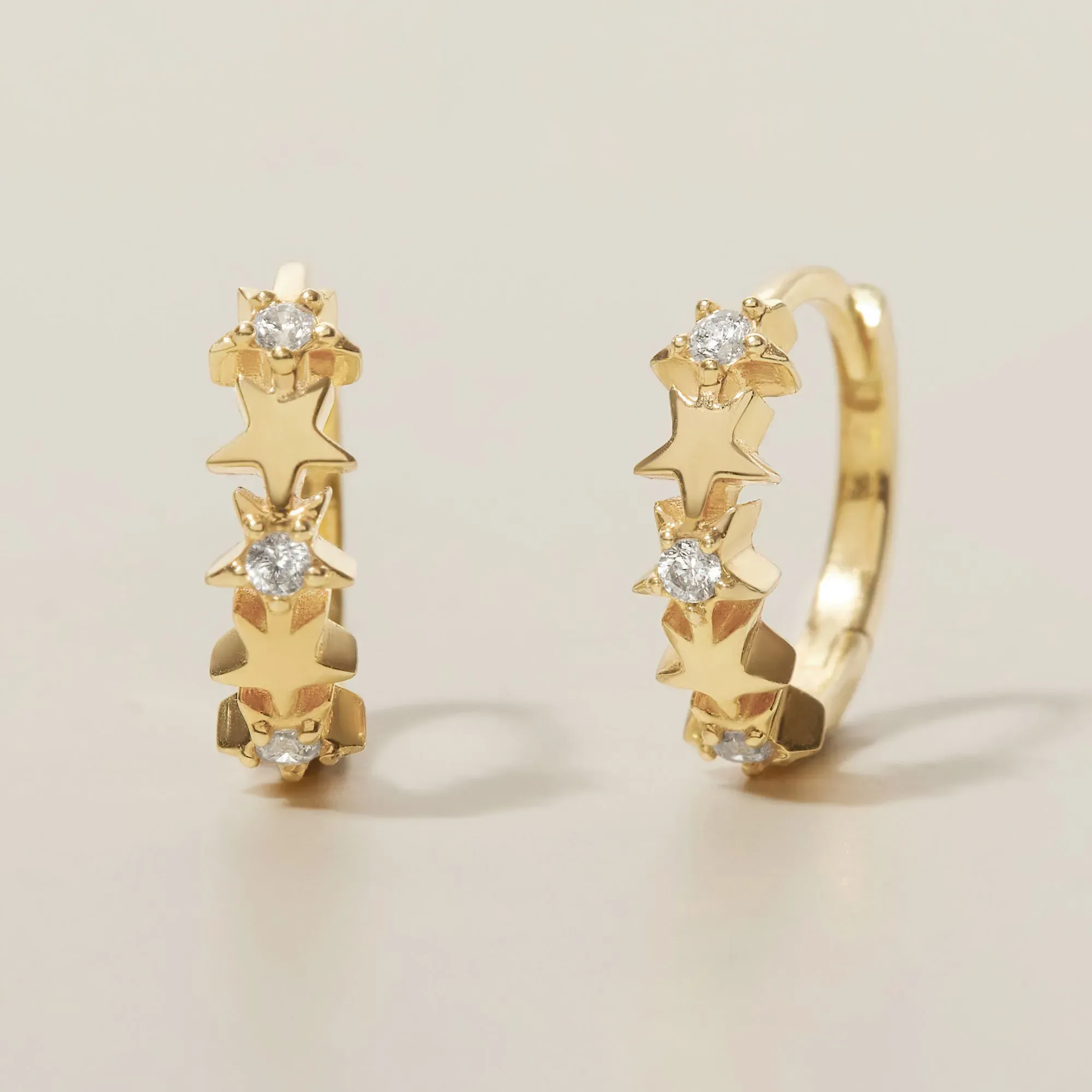 Khuyên tai huggies bạc 925 hình ngôi sao nhỏ đính đá