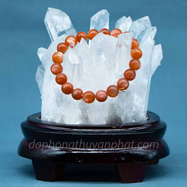 Vòng đá màu nâu phù hợp mệnh Mộc