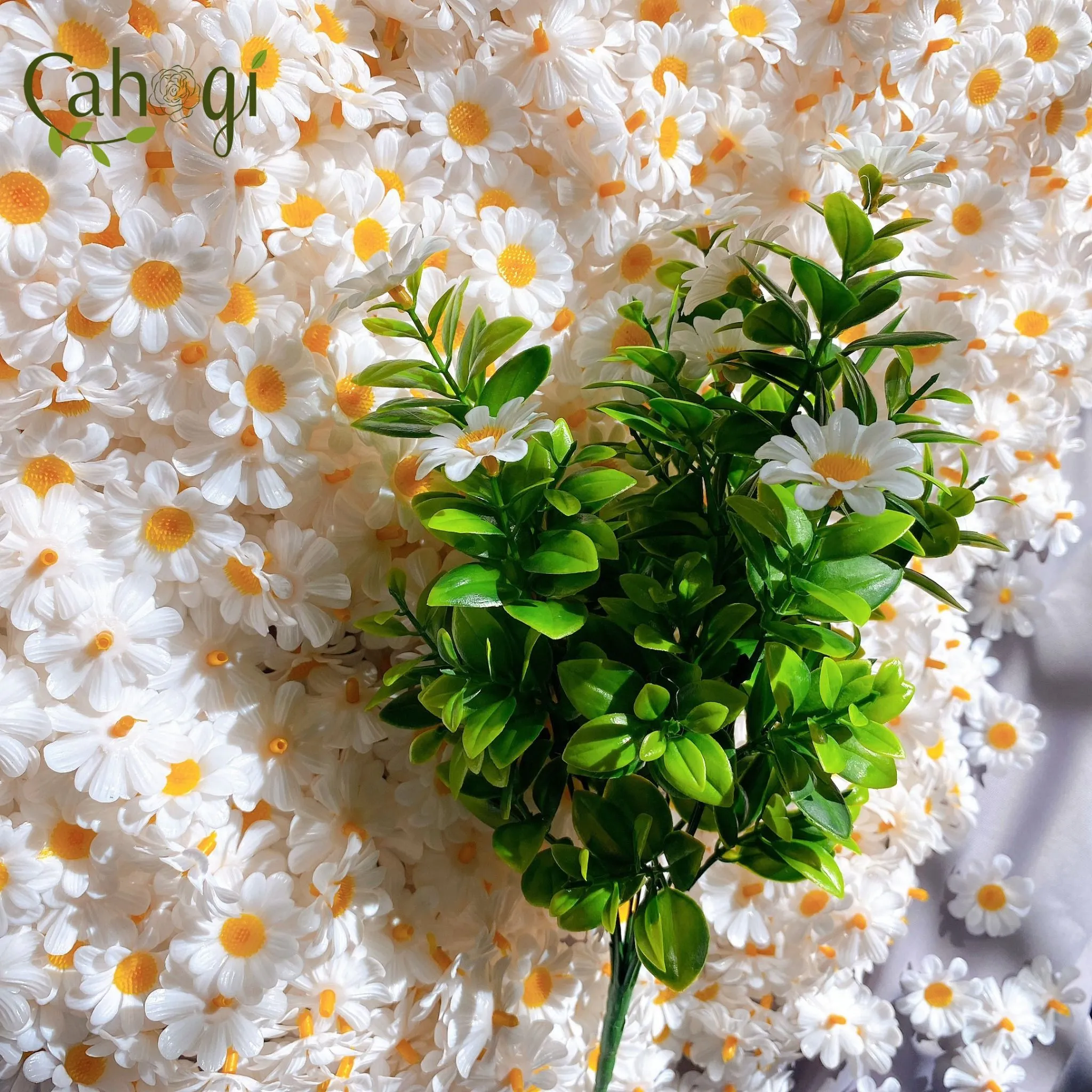 Ứng dụng bông tai hoa cúc nhựa trong trang trí phụ kiện thời trang